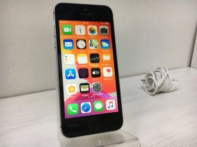 Лот: 16079770. Фото: 1. Смартфон Apple iPhone SE 32GB... Смартфоны