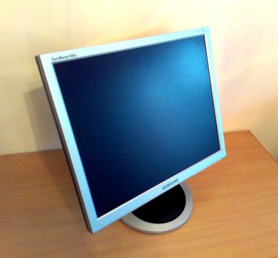 Лот: 3224906. Фото: 1. ЖК-монитор с диагональю 19" SyncMaster... ЖК-мониторы