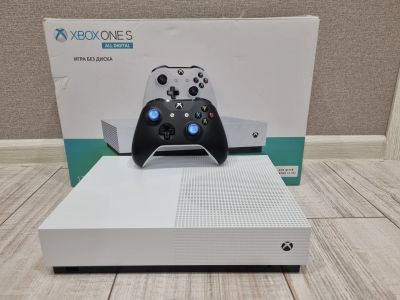 Лот: 21691073. Фото: 1. Xbox one s 1 tb с играми. Игры для консолей