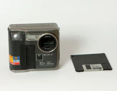 Лот: 19940946. Фото: 1. Первый цифровой фотоаппарат Sony... Цифровые компактные