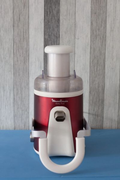 Лот: 12134526. Фото: 1. Соковыжималка Moulinex easy fruit... Кухонная