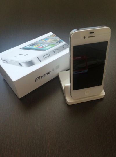 Лот: 5191994. Фото: 1. iPhone 4s 32gb + подарки. Смартфоны