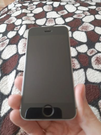 Лот: 15871180. Фото: 1. IPhone SE 16GB. Смартфоны