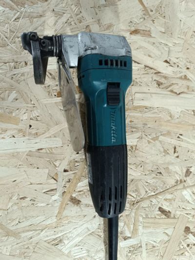 Лот: 25058015. Фото: 1. электроножницы Makita. Электроинструмент