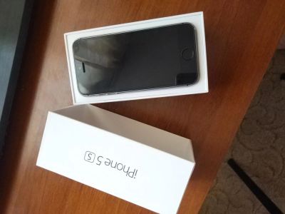 Лот: 10028989. Фото: 1. Iphone 5S Space Gray 16G 4G LTE. Смартфоны