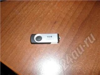Лот: 211931. Фото: 1. Продам USB накопитель на 1 гб. USB-флеш карты