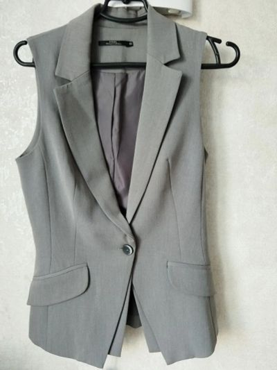 Лот: 25884216. Фото: 1. Жилет на подкладе, р-р 42. Пиджаки, жакеты, жилеты