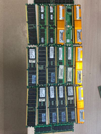 Лот: 20209580. Фото: 1. Память DDR2 одной кучкой. Оперативная память