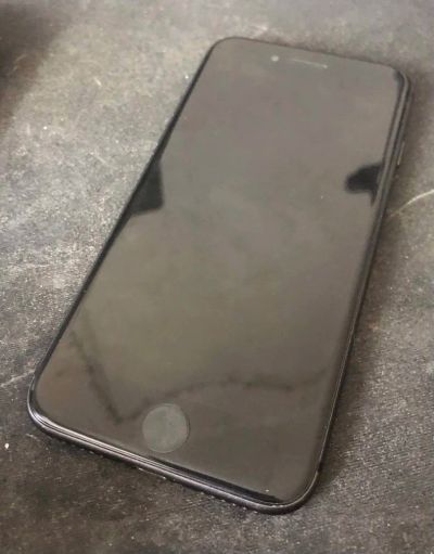 Лот: 17089585. Фото: 1. iPhone 8 64. Смартфоны