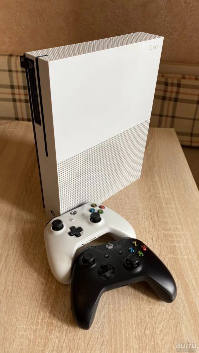 Лот: 18143905. Фото: 1. Xbox One S 2 геймпада + 50 игр. Игровые приставки, консоли