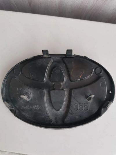Лот: 20857322. Фото: 1. Эмблема Toyota. Двигатель и элементы двигателя