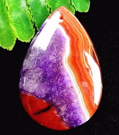 Лот: 10201979. Фото: 1. 55x37x6mm красный фиолетовый druzy... Драгоценные и поделочные камни