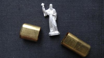 Лот: 6621944. Фото: 1. мини фигурка святой Бенедикт Нурсийский... Другое (коллекционирование, моделизм)