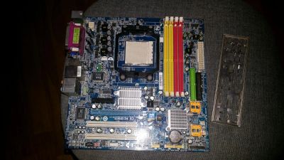 Лот: 6230678. Фото: 1. Материнская плата Gigabyte GA-MA69VM-S2... Материнские платы
