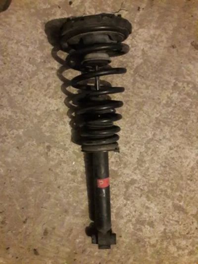 Лот: 21412769. Фото: 1. стойка Nissan Bluebird, Primera... Двигатель и элементы двигателя
