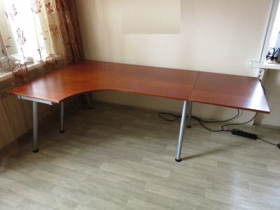 Лот: 19487112. Фото: 1. Стол IKEA galant компьютерный... Компьютерные и письменные столы