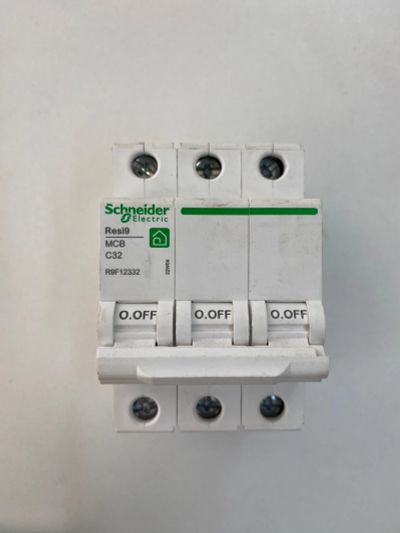 Лот: 25747158. Фото: 1. Schneider electric RESI9 Автоматический... Автоматы, пакетники, предохранители