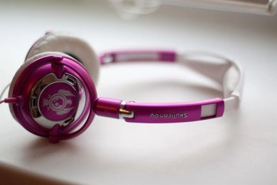 Лот: 2989843. Фото: 1. Наушники Skullcandy Lowrider бело-розовые. Наушники, гарнитуры
