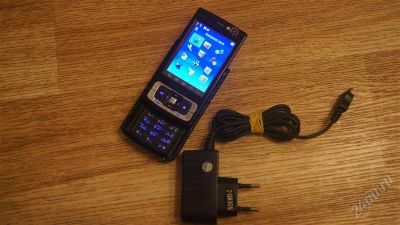 Лот: 1307905. Фото: 1. nokia n95 вся в карбоне!!! обмен... Кнопочные мобильные телефоны