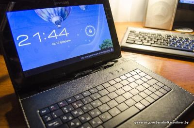 Лот: 7770684. Фото: 1. планшет samsung с чехлом-клавиатурой. Планшеты