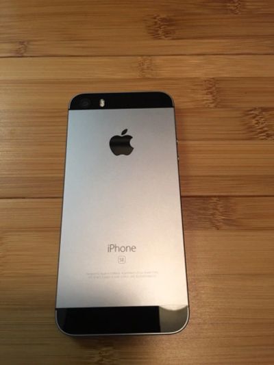 Лот: 10981554. Фото: 1. Iphone SE 32GB, Spay Gray, PCT... Смартфоны