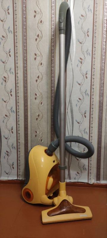 Лот: 19872165. Фото: 1. Пылесос Elenberg VC-2010 (1400w... Пылесосы, паровые швабры