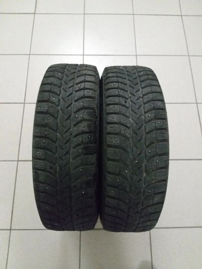 Лот: 16835959. Фото: 1. Пара зимних шин шипы Bridgestone... Шины