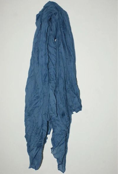 Лот: 6262945. Фото: 1. Мягкий шарф тёмно-синего цвета. Шарфы, платки