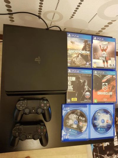 Лот: 10813193. Фото: 1. PlayStation 4 1TB 2008B два джойстика... Игровые приставки, консоли