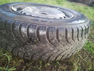 Лот: 14648221. Фото: 1. Зимние шипованные колеса r15. Шины