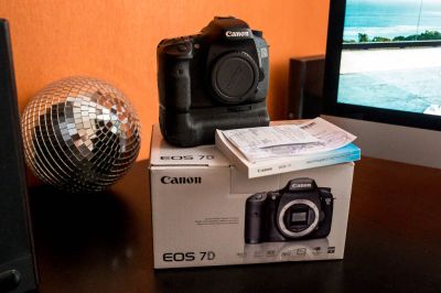 Лот: 4797674. Фото: 1. Canon 7D + батблок. Цифровые зеркальные