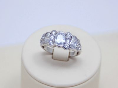 Лот: 14714915. Фото: 1. СЕРЕБРЯНОЕ КОЛЬЦО С ФИАНИТАМИ... Кольца, перстни