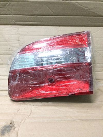 Лот: 10303986. Фото: 1. Вставка в крышку багажника Toyota... Оптика и освещение