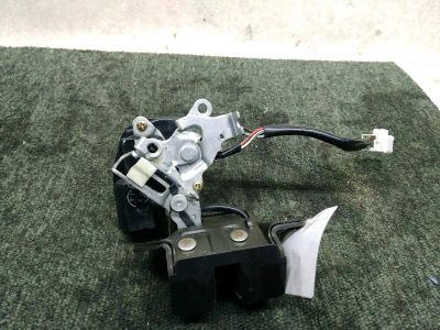 Лот: 21410232. Фото: 1. замок 5-й двери Toyota Allex... Двигатель и элементы двигателя