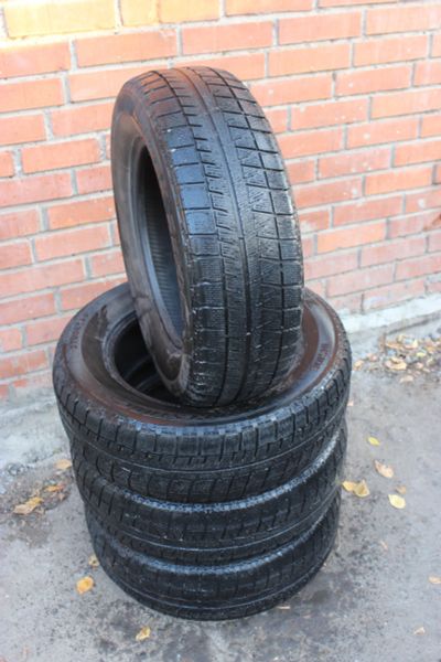 Лот: 20862905. Фото: 1. Шины зимние Bridgestone 205 65... Шины