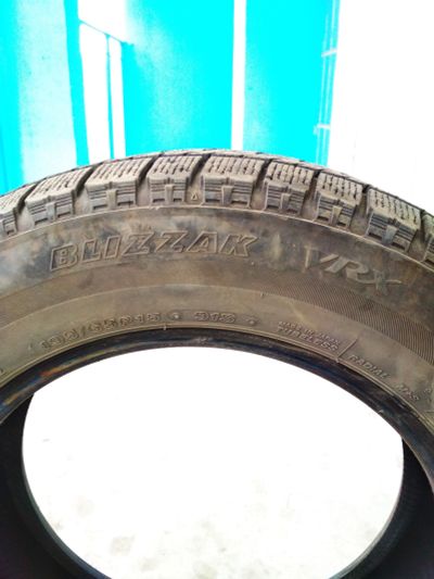 Лот: 11618855. Фото: 1. Зимняя резина brigestone wrx. Шины
