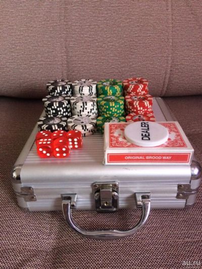 Лот: 9674614. Фото: 1. Продам комплект Покер (100 фишек... Настольные игры, карты