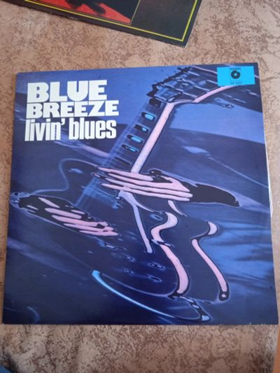Лот: 17438246. Фото: 1. Blue breeze - livin blues. Аудиозаписи