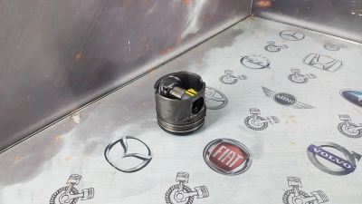 Лот: 23589426. Фото: 1. Поршень Land Rover Discovery 276DT... Двигатель и элементы двигателя