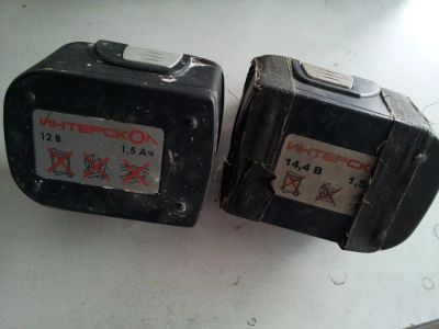 Лот: 4591296. Фото: 1. Две батареи от шуруповертов Интерскол... Электроинструмент