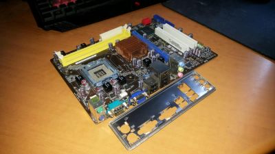 Лот: 7474735. Фото: 1. Материнская плата Asus P5KPL-AM... Материнские платы