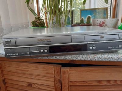 Лот: 16193336. Фото: 1. VHS / DVD проигрыватель Panasonic... Видеомагнитофоны