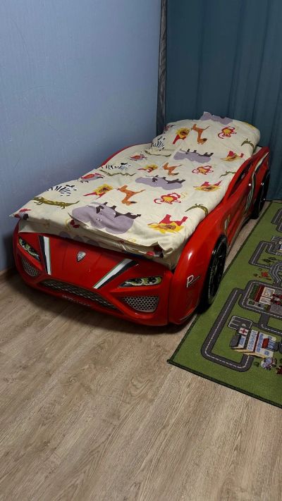 Лот: 22170912. Фото: 1. Кровать машинка. Детские кровати и кроватки