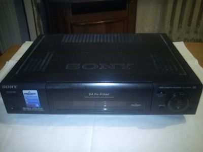 Лот: 5189874. Фото: 1. Видеомагнитофон Sony TriLogic... Видеомагнитофоны