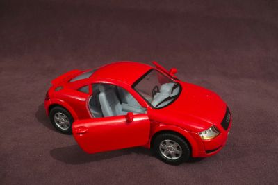 Лот: 18028063. Фото: 1. Машинка Audi TT инерционная. Игрушки