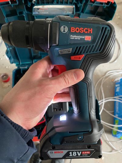Лот: 18625037. Фото: 1. Шуруповёрт BOSCH GSR 18V-50 601... Электроинструмент