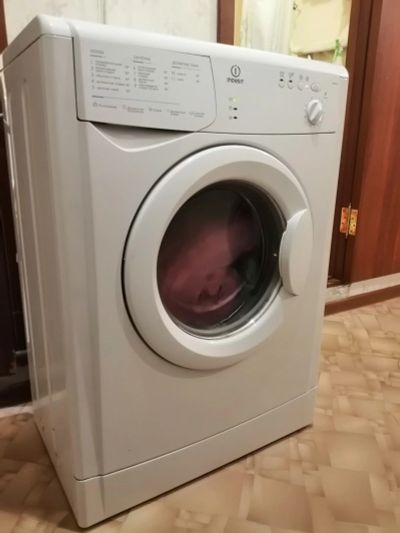 Лот: 16941575. Фото: 1. Стиральная машина Indesit WISN... Стиральные машины