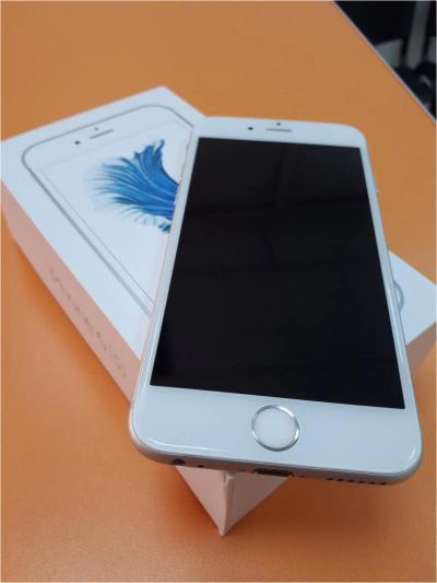 Лот: 11520074. Фото: 1. IPhone 6s 64gb Silver. Смартфоны