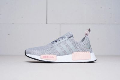 Лот: 11617671. Фото: 1. Кроссовки Adidas NMD R1. Кеды, кроссовки, слипоны