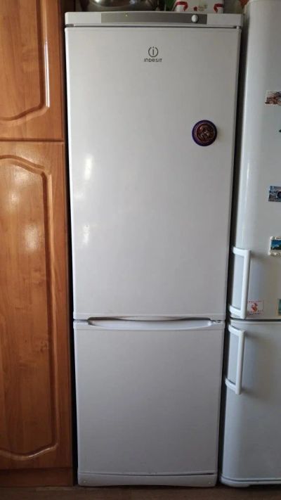 Лот: 10219807. Фото: 1. Холодильник Indesit SB 185.027. Холодильники, морозильные камеры